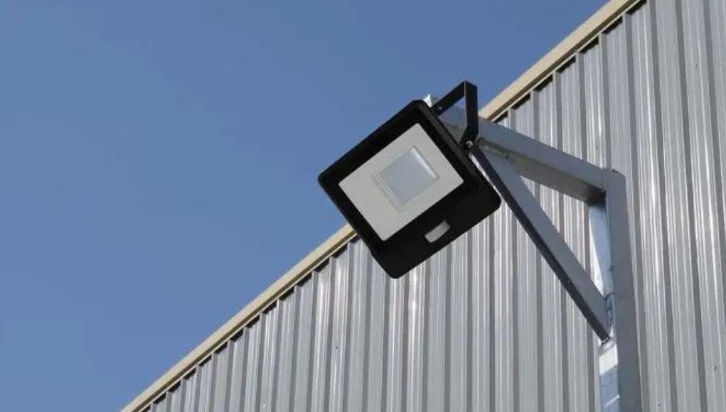 LED flood light mounted on a metal wall